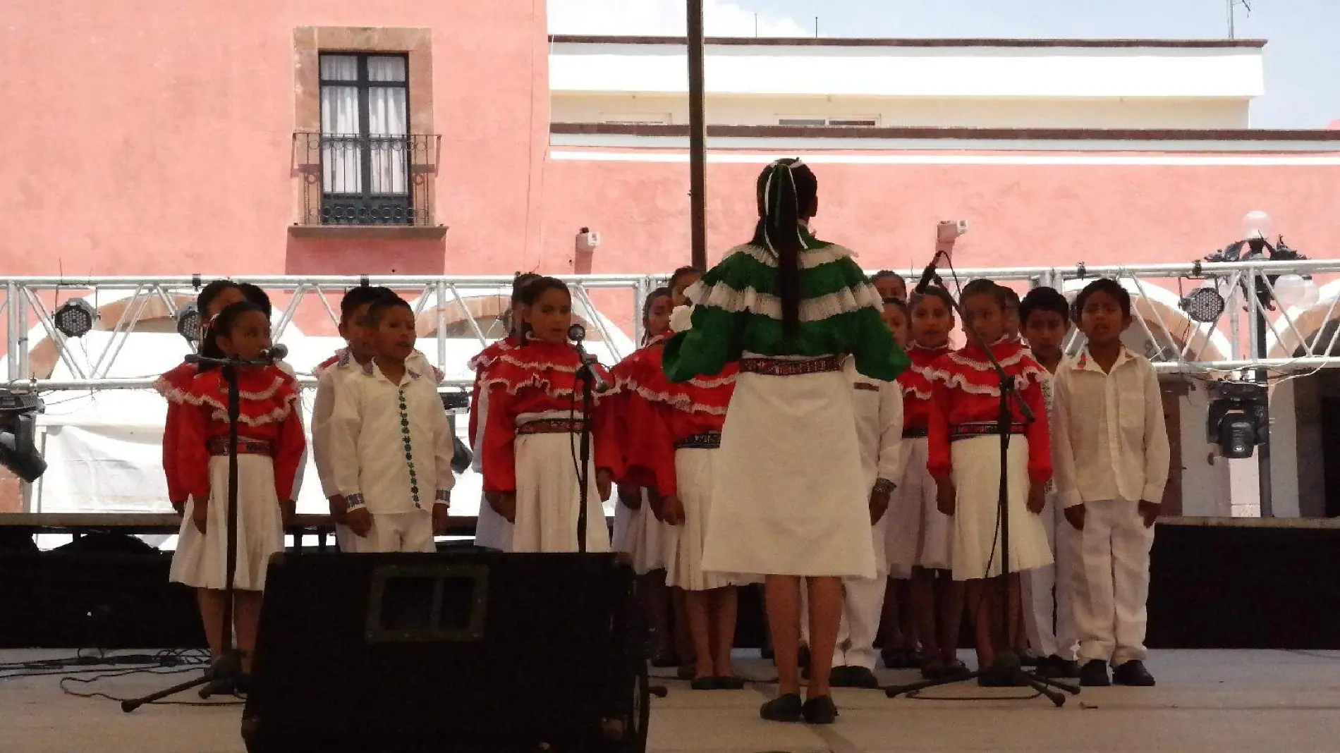 Este concurso reunió a las primarias dela zona indígena de Amealco de Bonfil.